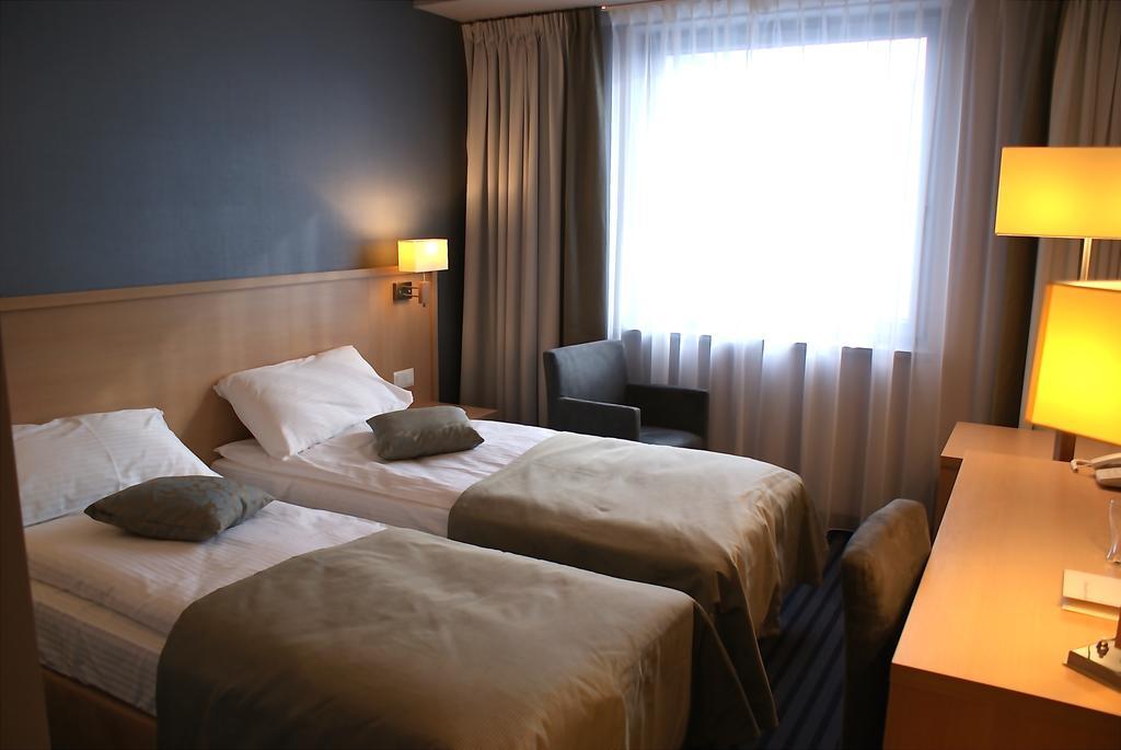 Hotel Lazur Spa & Conference Калиш Номер фото